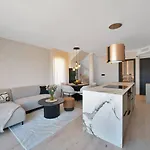 New Elviria Penthouse W Stunning Sea Views! דירה *