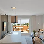 New Elviria Penthouse W Stunning Sea Views! מארבלה