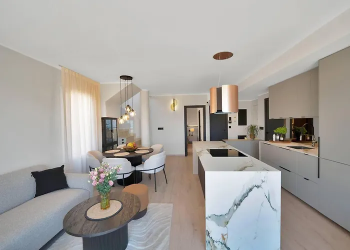 New Elviria Penthouse W Stunning Sea Views!