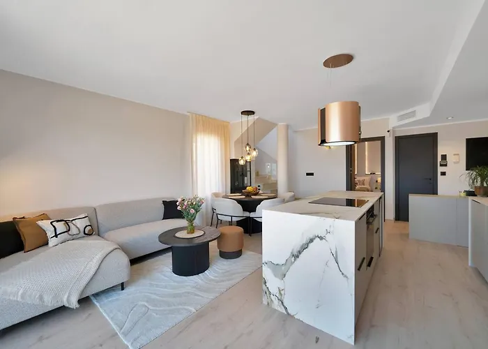 New Elviria Penthouse W Stunning Sea Views! アパート *