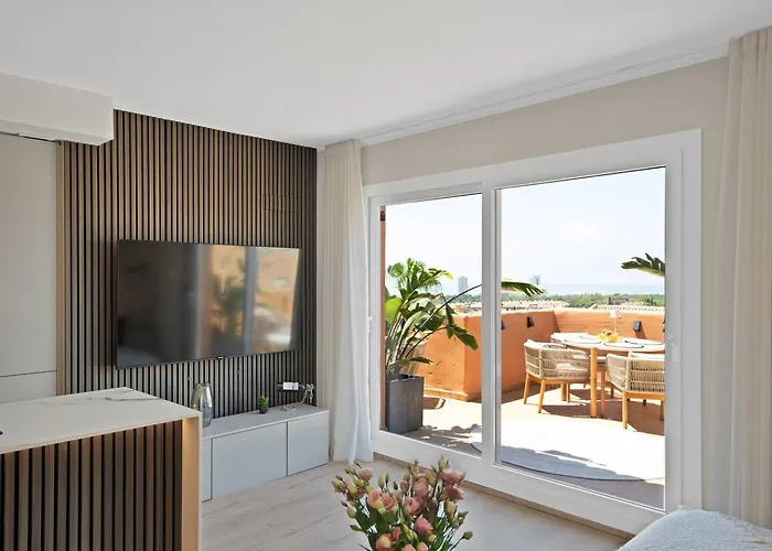 New Elviria Penthouse W Stunning Sea Views! アパート *