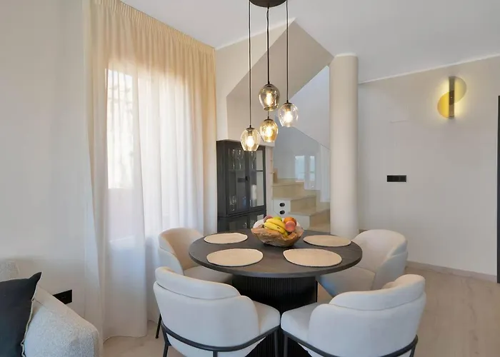 New Elviria Penthouse W Stunning Sea Views!