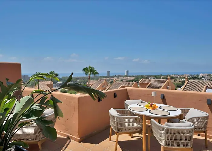 New Elviria Penthouse W Stunning Sea Views! アパート *
